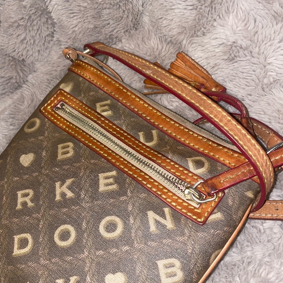 Authentic handbag by Dooney and bourke - Picture 2 of 5